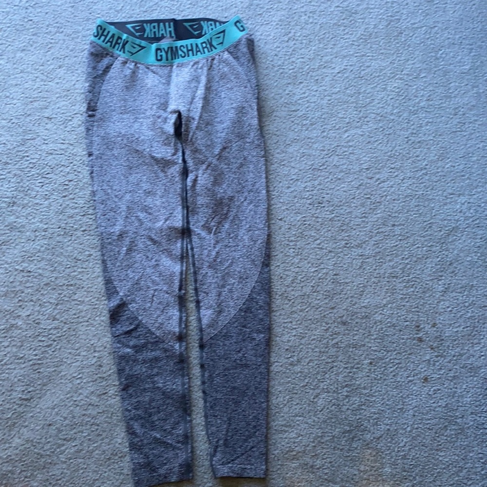 Gym shark leggings